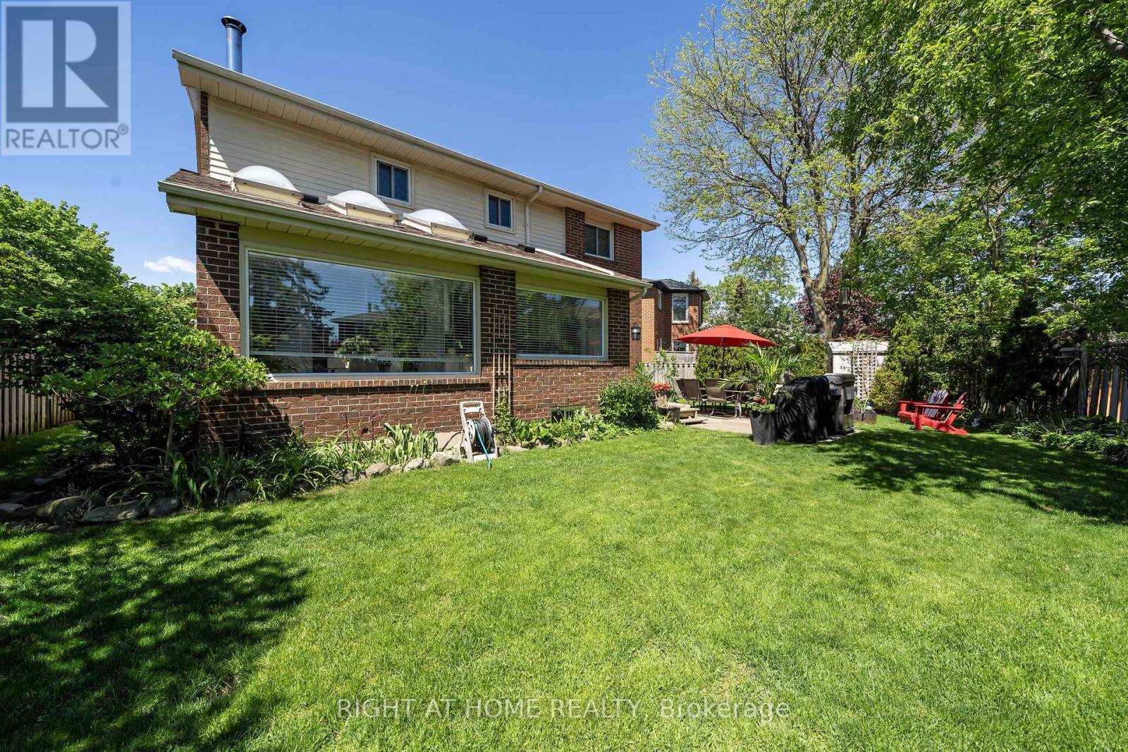3038 Hillis Court, Mississauga, Ontario  L5N 5A4 - Photo 49 - W12994134