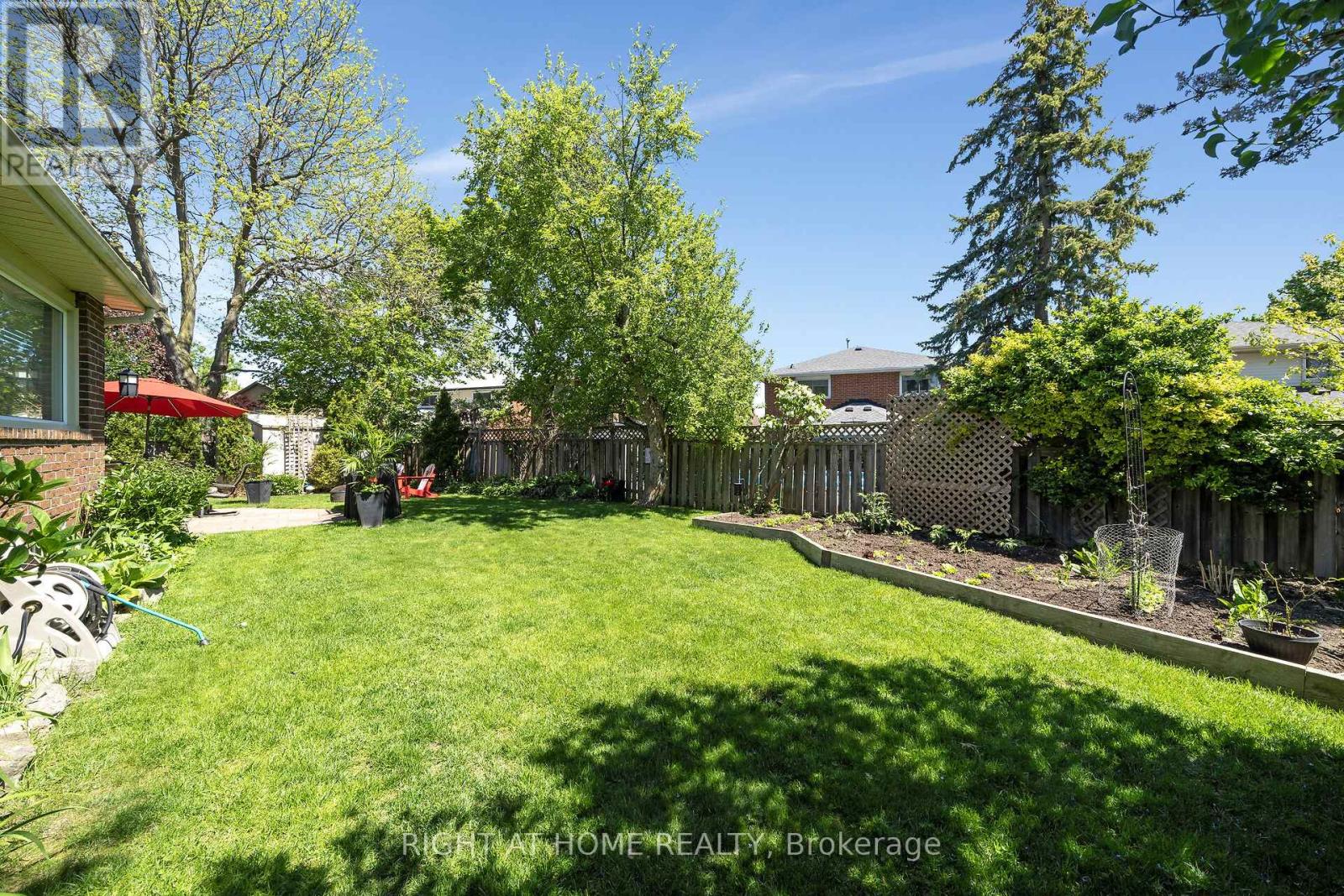 3038 Hillis Court, Mississauga, Ontario  L5N 5A4 - Photo 48 - W12994134