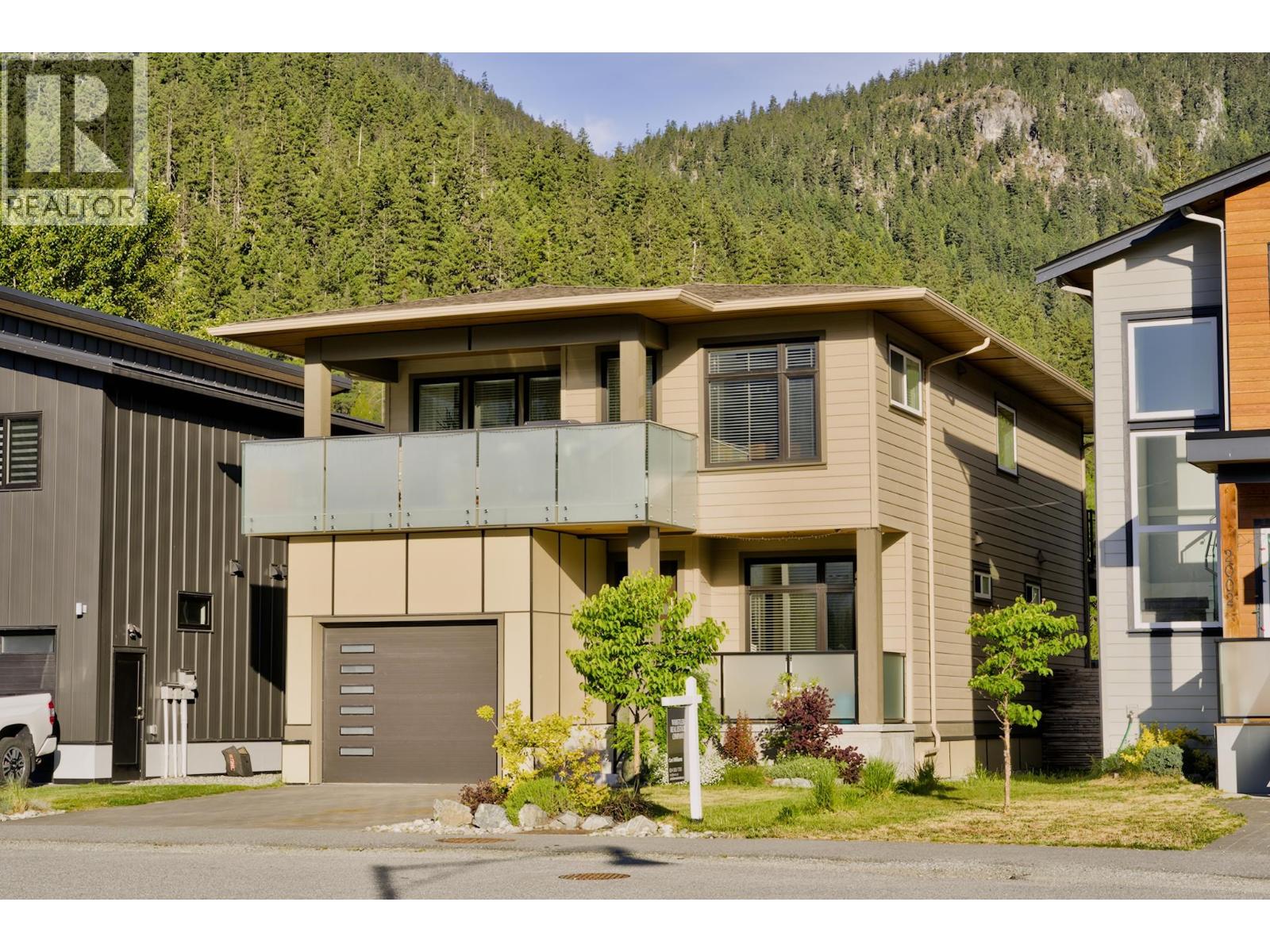 2004 Tiyata Boulevard, Pemberton, British Columbia  V0N 2L0 - Photo 2 - R3127182