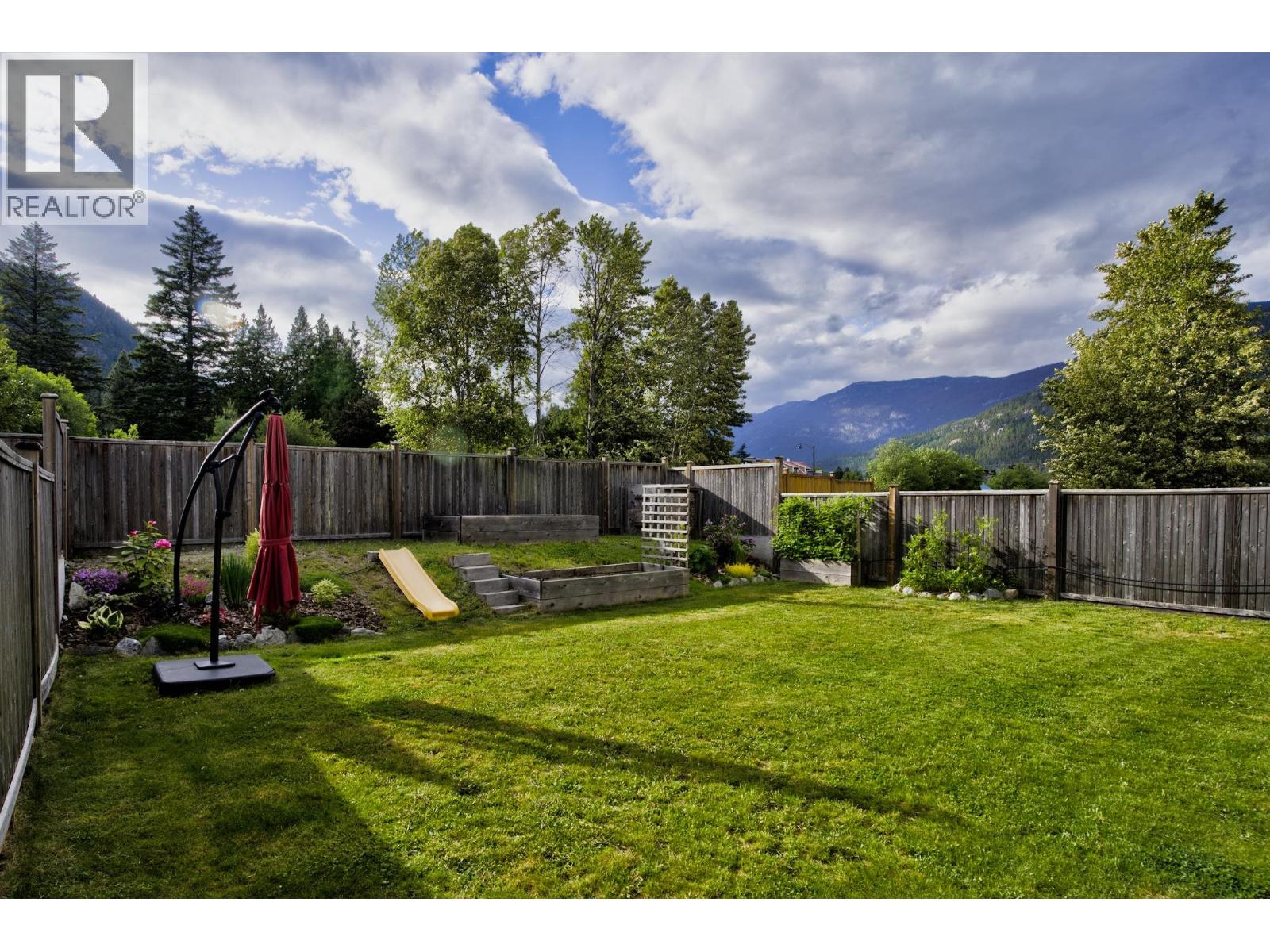 2004 Tiyata Boulevard, Pemberton, British Columbia  V0N 2L0 - Photo 28 - R3127182