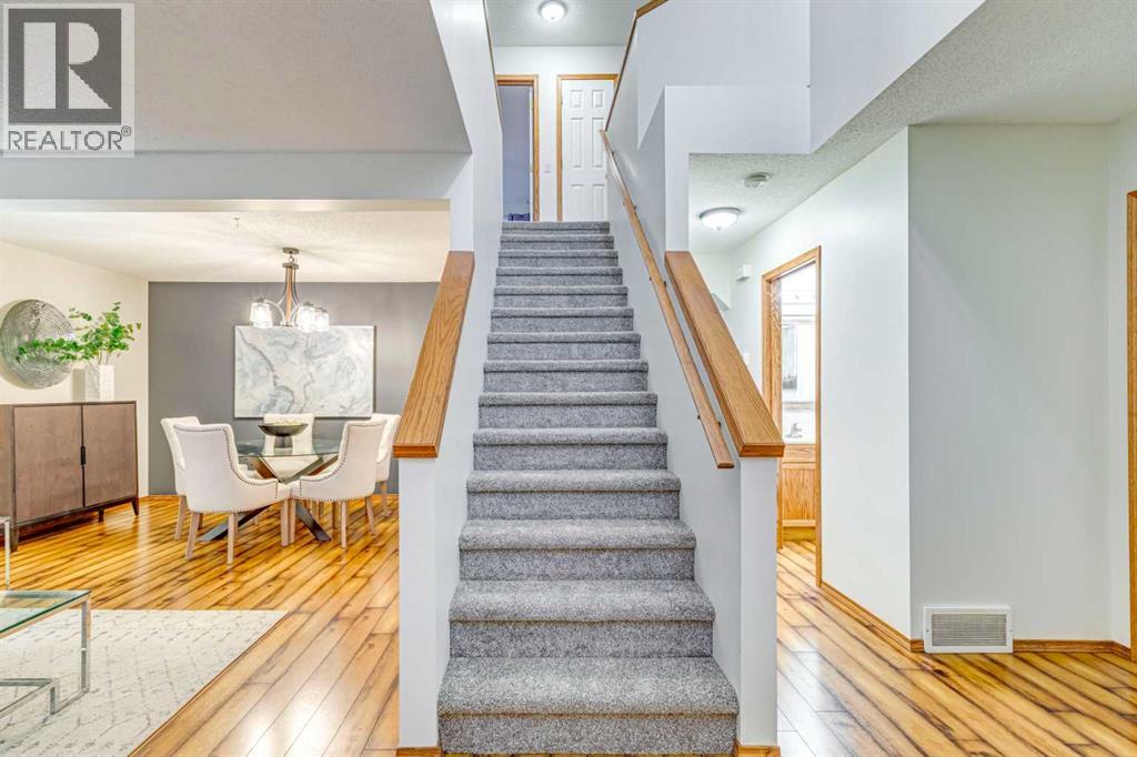 268 Mt Brewster Circle SE, Calgary, Alberta  t2z 3j2 - Photo 4 - A2312971
