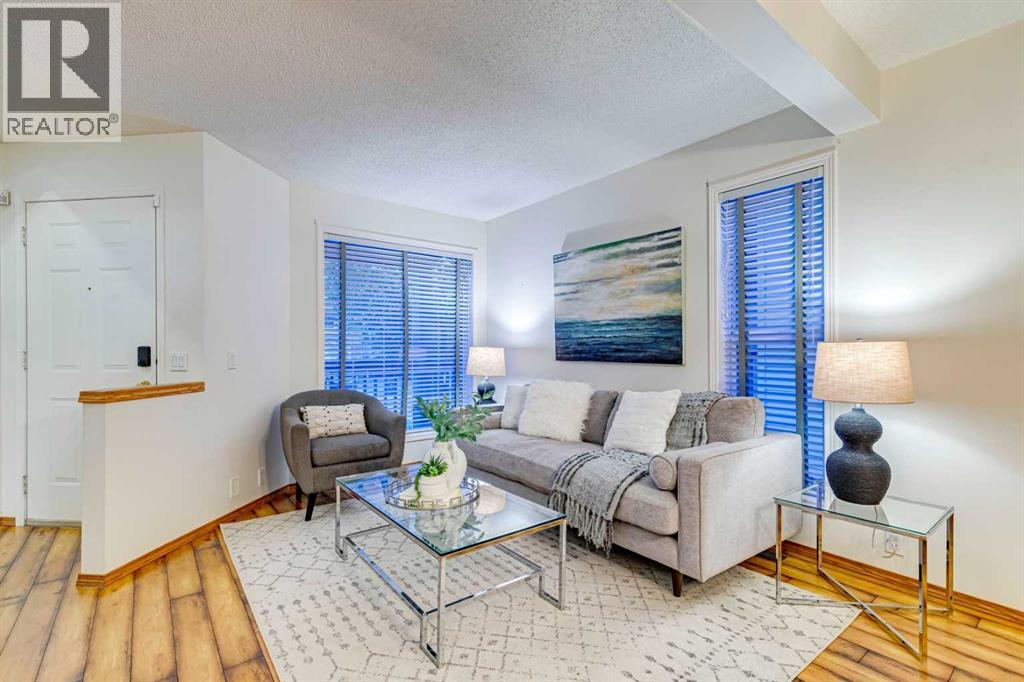 268 Mt Brewster Circle SE, Calgary, Alberta  t2z 3j2 - Photo 6 - A2312971