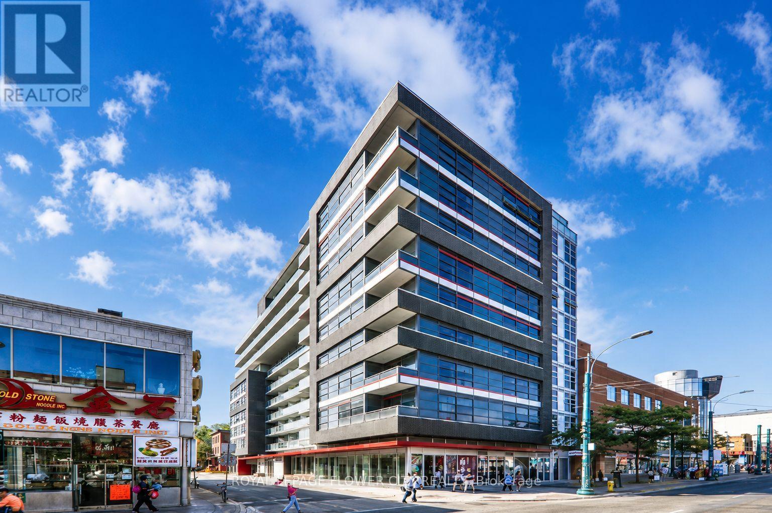 <div class="slider-price">$729,000</div><p>607 - 10 Willison Square, Toronto, Ontario</p>
