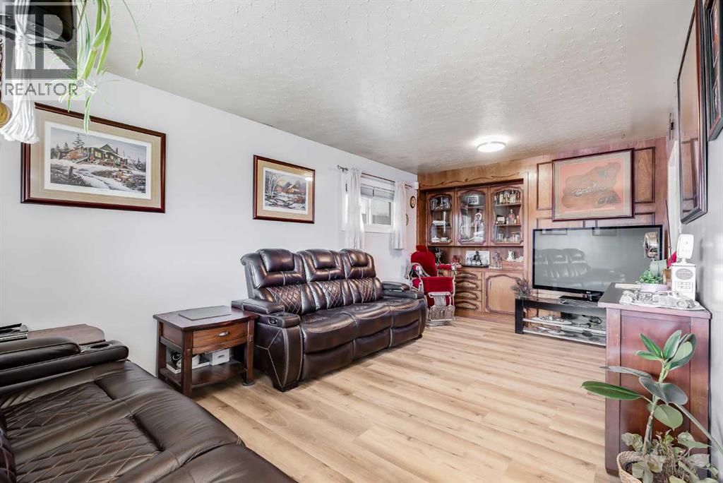 2021 38 Street SE, Calgary, Alberta  T2B 0Z5 - Photo 4 - A2304795