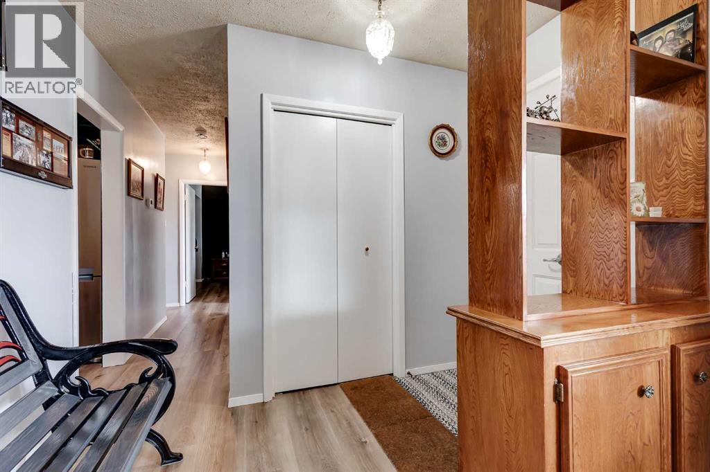 2021 38 Street SE, Calgary, Alberta  T2B 0Z5 - Photo 7 - A2304795