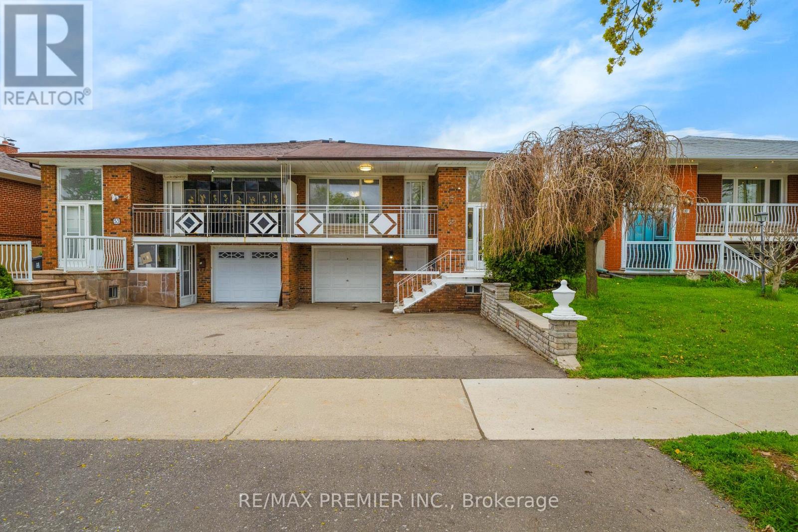 <div class="slider-price">$999,000</div><p>55 Firgrove Crescent, Toronto, Ontario</p>