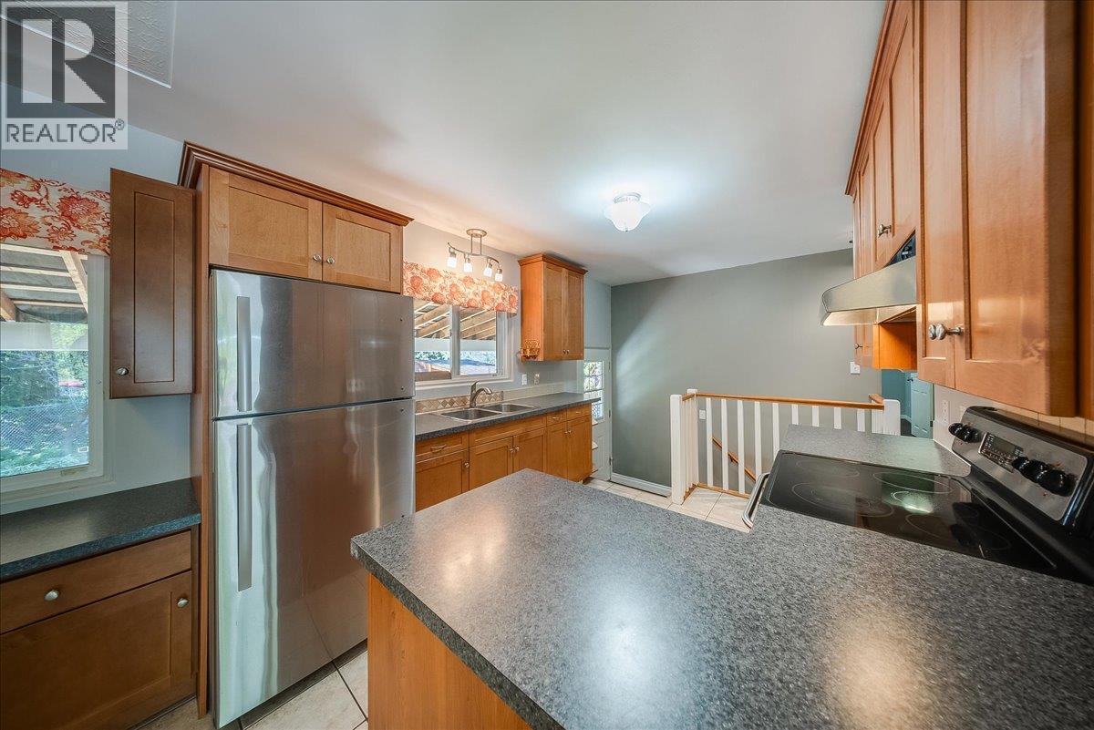 3542 Marigold Drive, Trail, British Columbia V1R 2X6 - Photo 3 - 10388604