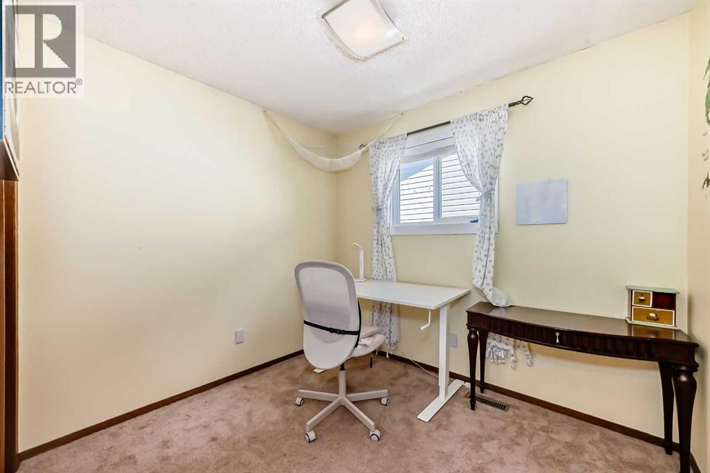 216 Hawkwood Boulevard NW, Calgary, Alberta  T3G 3E8 - Photo 25 - A2307221