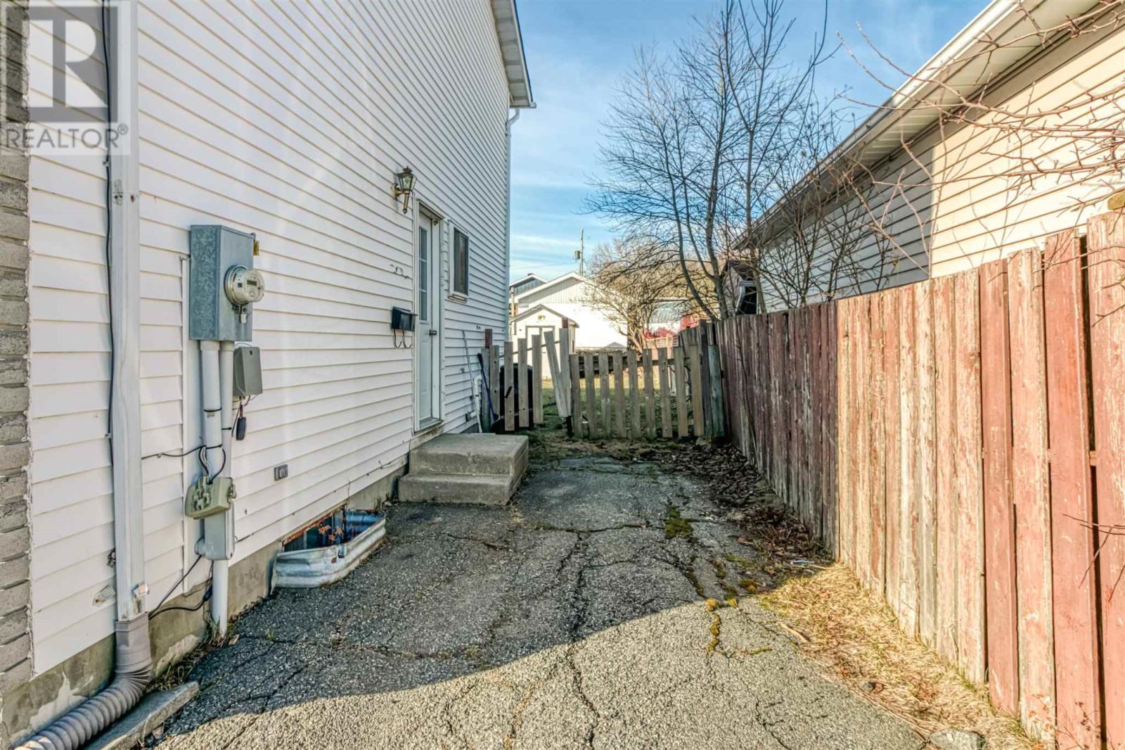25 Beaumier Cres, Elliot Lake, Ontario  P5A 2Y9 - Photo 2 - SM260973