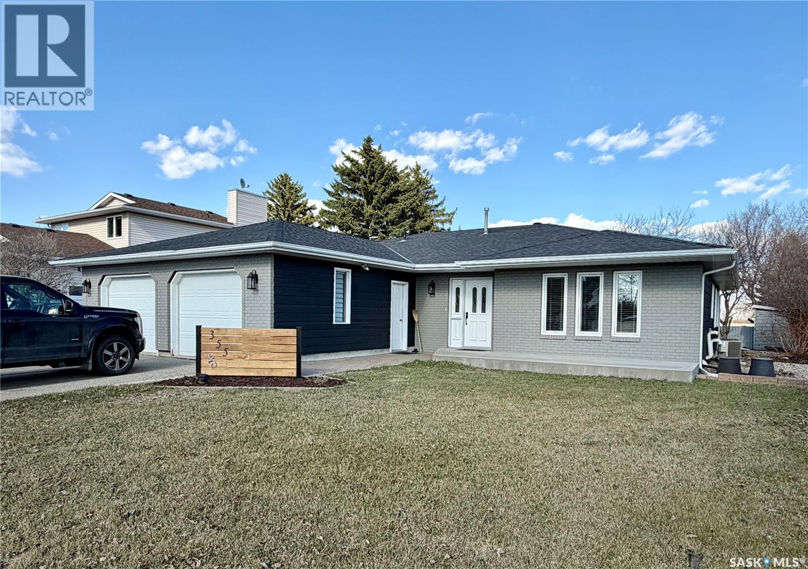355 Russell STREET, Stoughton, Saskatchewan