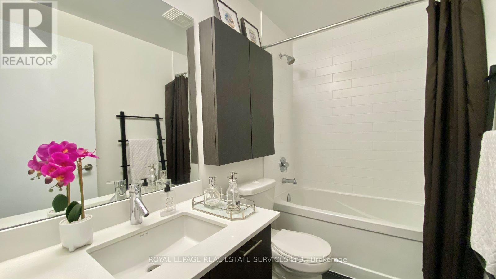 2107 - 20 Bruyeres Mews, Toronto, Ontario  M5V 0G8 - Photo 12 - C13166466