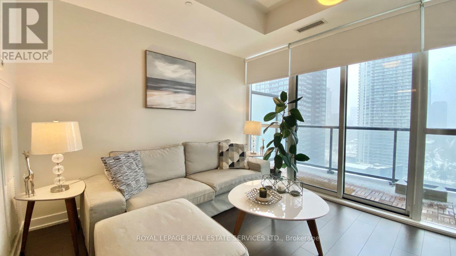 2107 - 20 Bruyeres Mews, Toronto, Ontario  M5V 0G8 - Photo 2 - C13166466