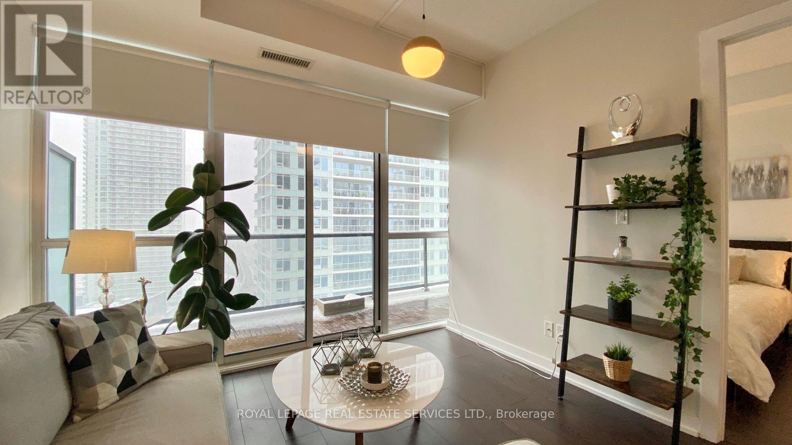 2107 - 20 Bruyeres Mews, Toronto, Ontario  M5V 0G8 - Photo 3 - C13166466