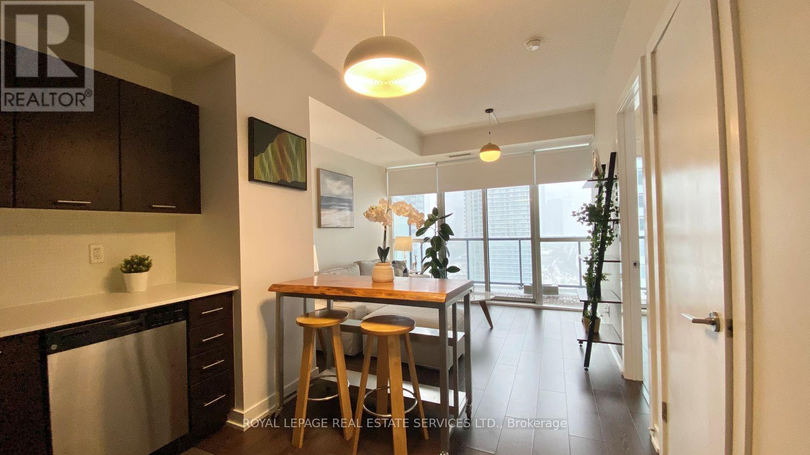 2107 - 20 Bruyeres Mews, Toronto, Ontario  M5V 0G8 - Photo 5 - C13166466