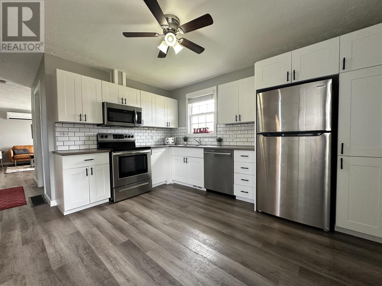 150 Parkwood Crescent, Charlottetown, Prince Edward Island  C1A 7A7 - Photo 2 - 202611929