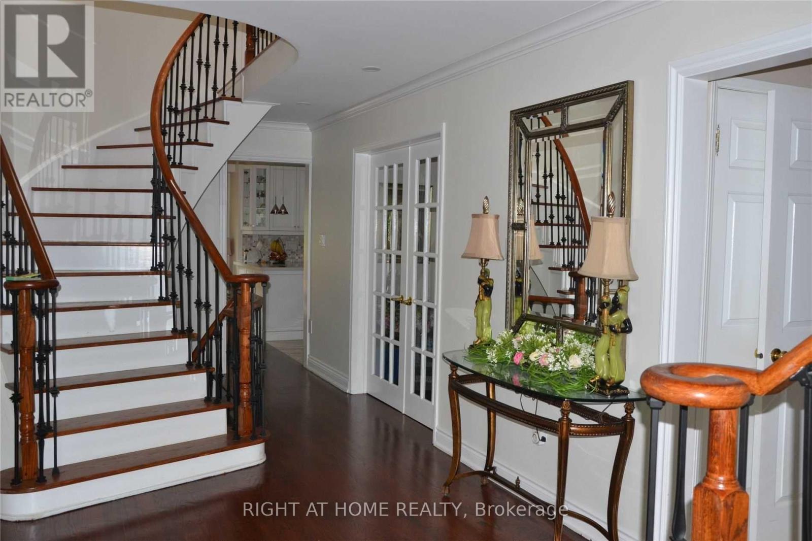 4497 Tavistock Court, Mississauga, Ontario L5M 4G7 - Photo 2 - W13166456