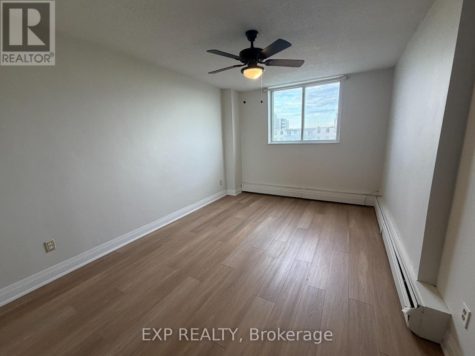 1005 - 975 Warwick Court, Burlington, Ontario  L7T 3Z7 - Photo 2 - W13166458