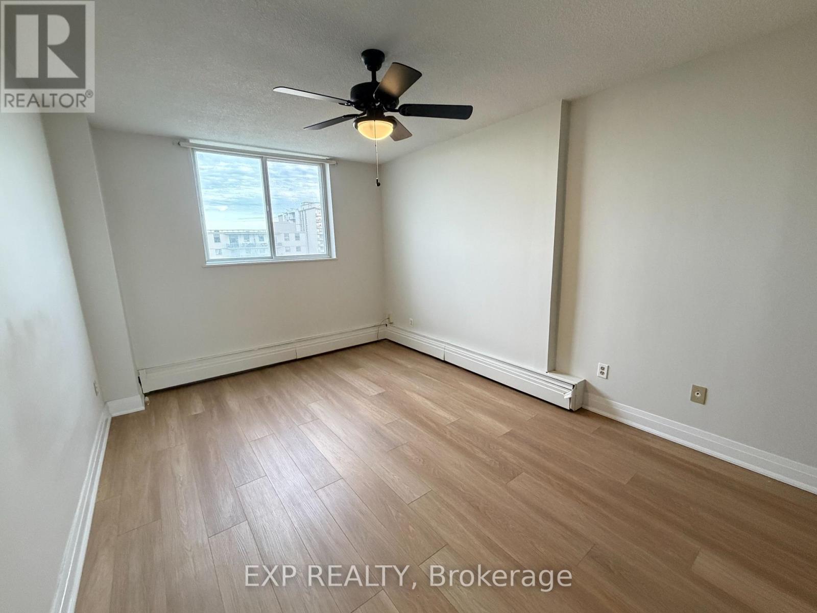 1005 - 975 Warwick Court, Burlington, Ontario  L7T 3Z7 - Photo 3 - W13166458