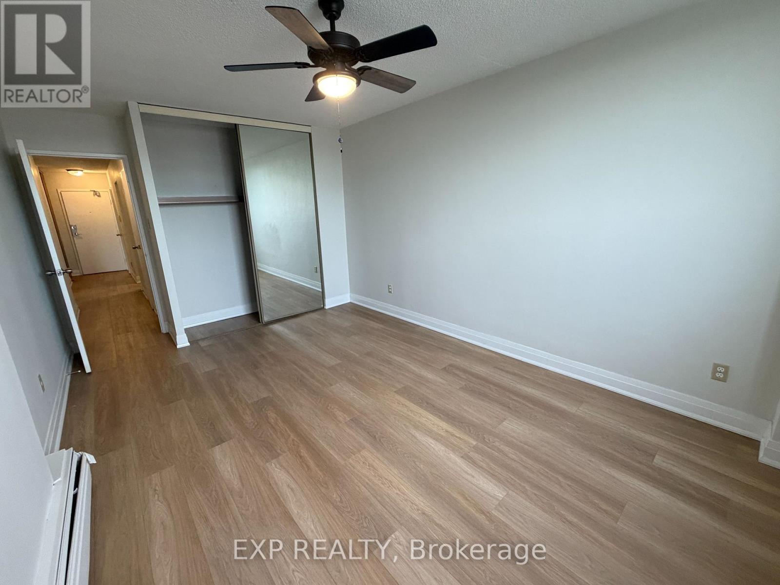 1005 - 975 Warwick Court, Burlington, Ontario  L7T 3Z7 - Photo 4 - W13166458