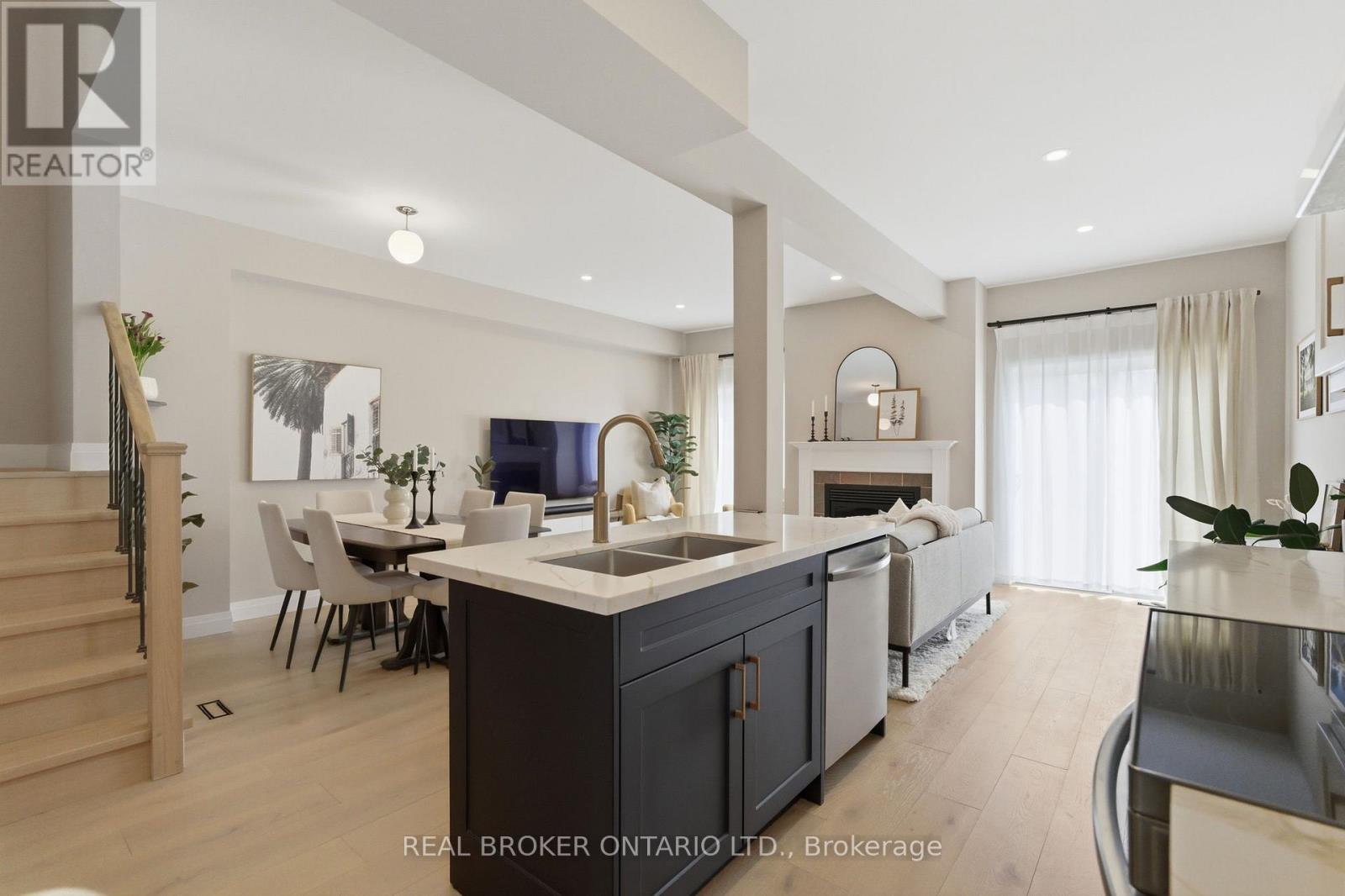 2426 Shadow Court, Oakville, Ontario  L6M 5G6 - Photo 12 - W13166494