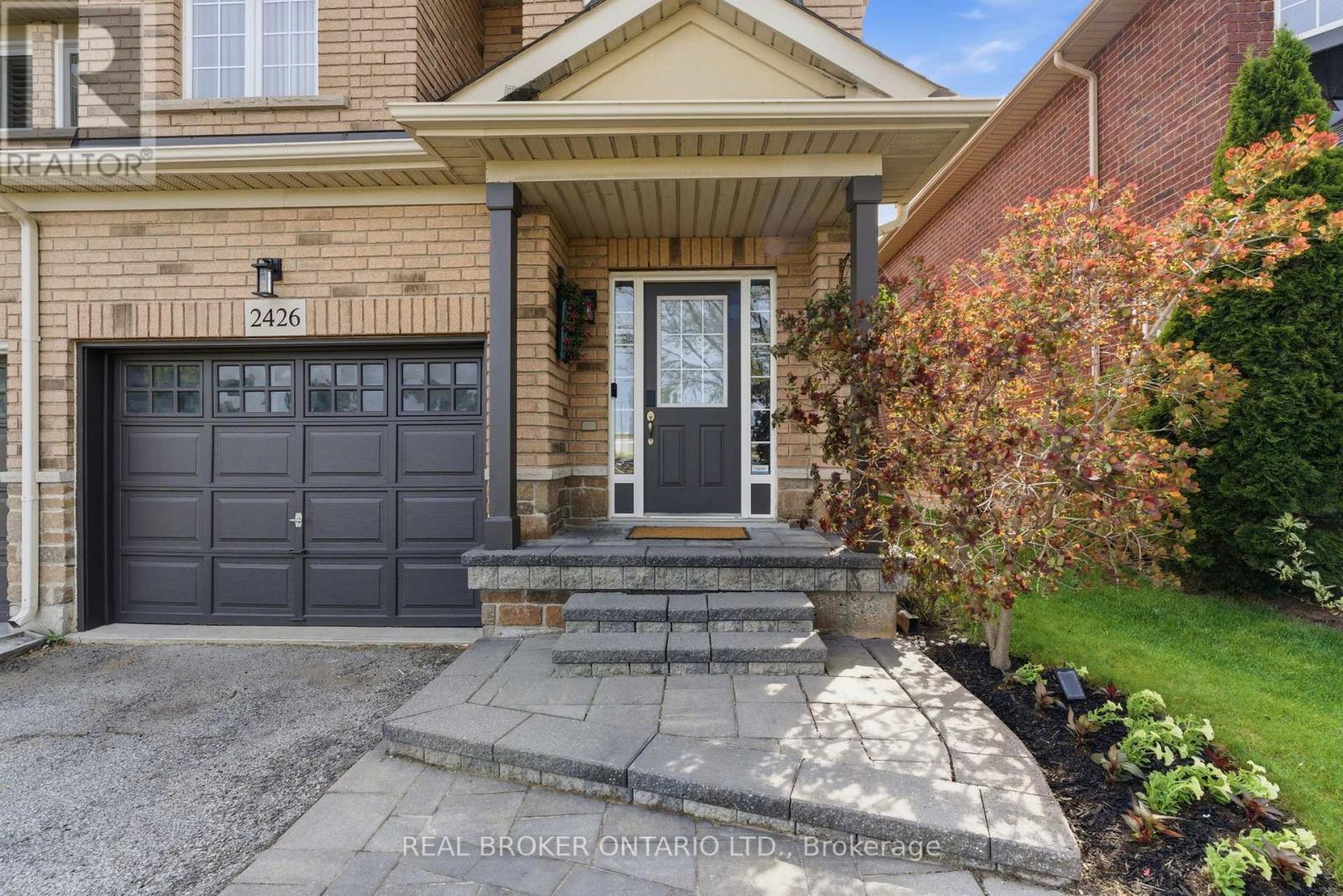 2426 Shadow Court, Oakville, Ontario  L6M 5G6 - Photo 4 - W13166494