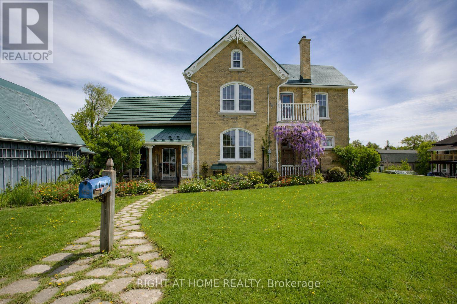 402 LAMPTON STREET E, West Grey, Ontario