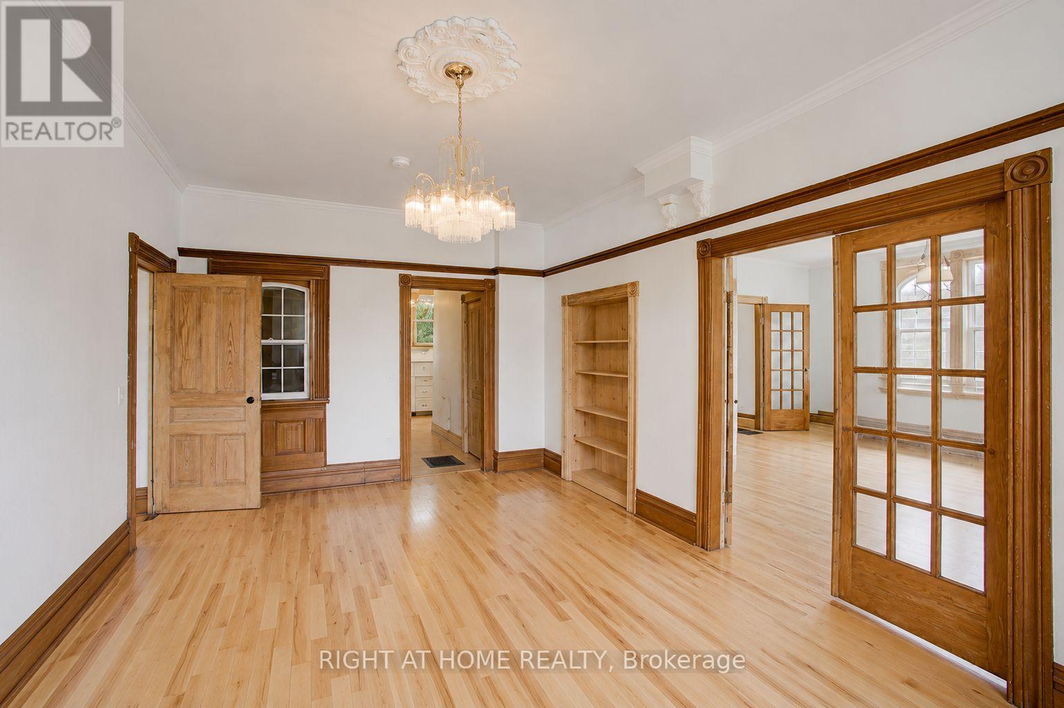 402 Lampton Street E, West Grey, Ontario  N0G 1R0 - Photo 11 - X13166452