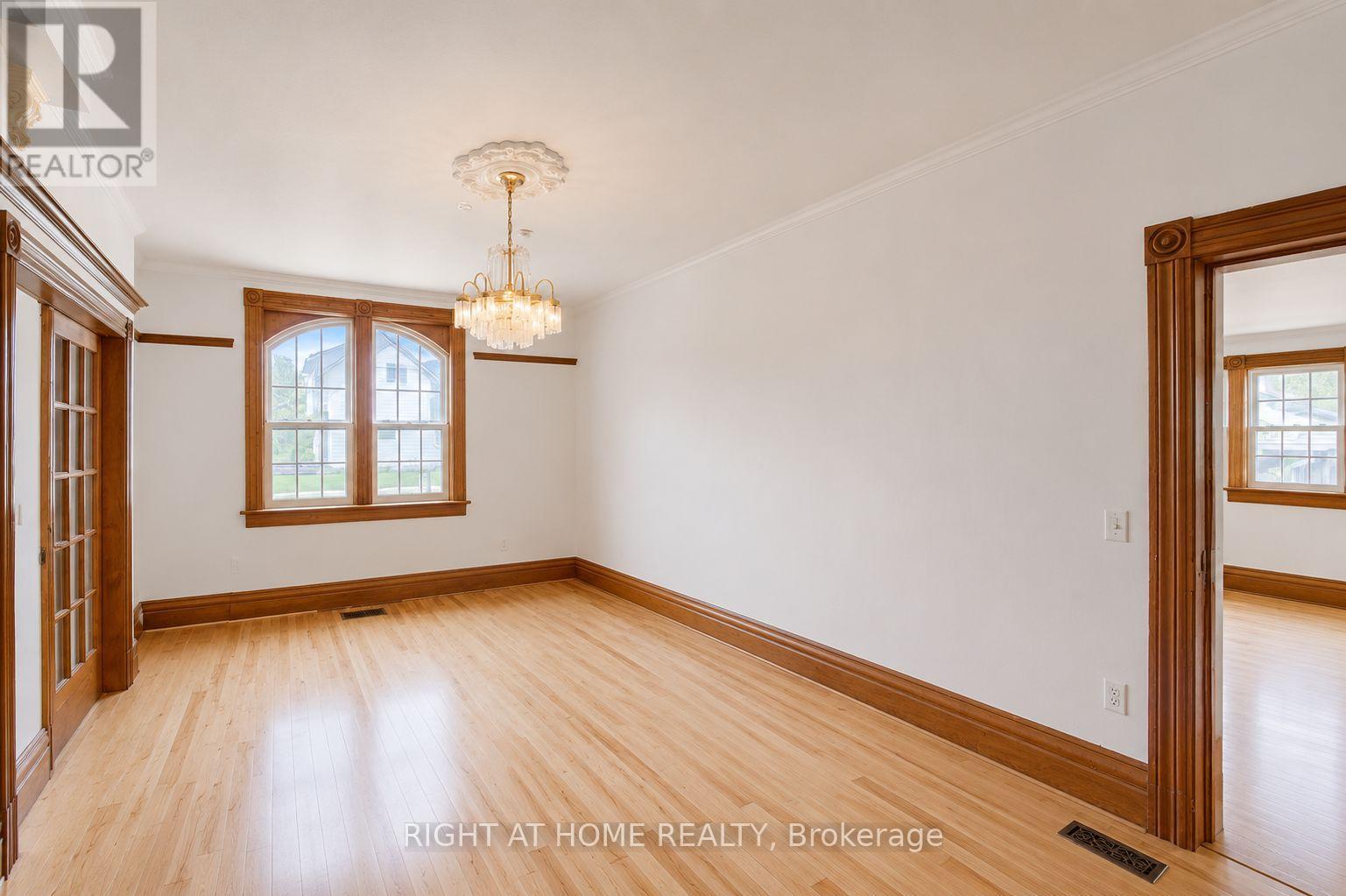 402 Lampton Street E, West Grey, Ontario  N0G 1R0 - Photo 12 - X13166452