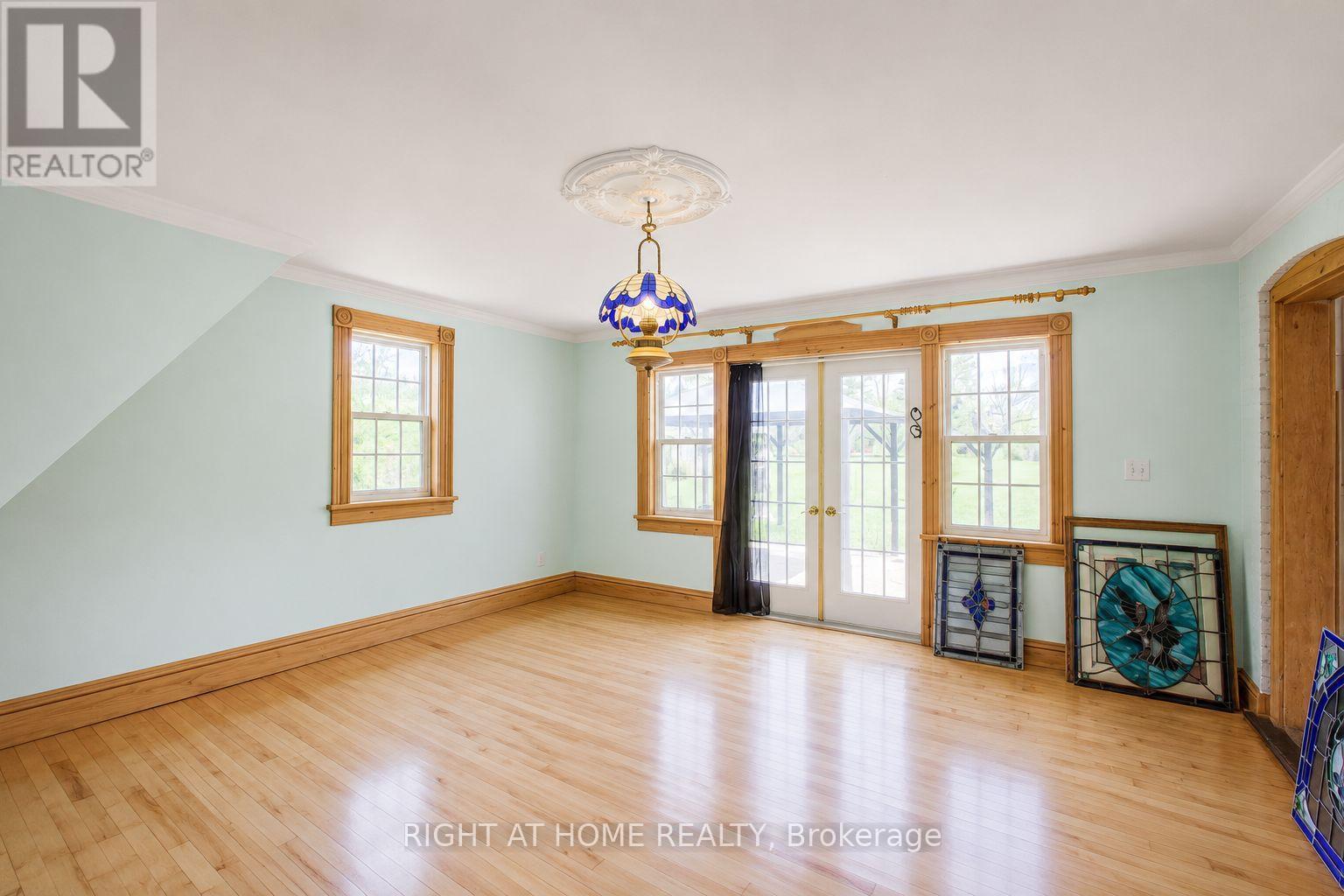402 Lampton Street E, West Grey, Ontario  N0G 1R0 - Photo 14 - X13166452