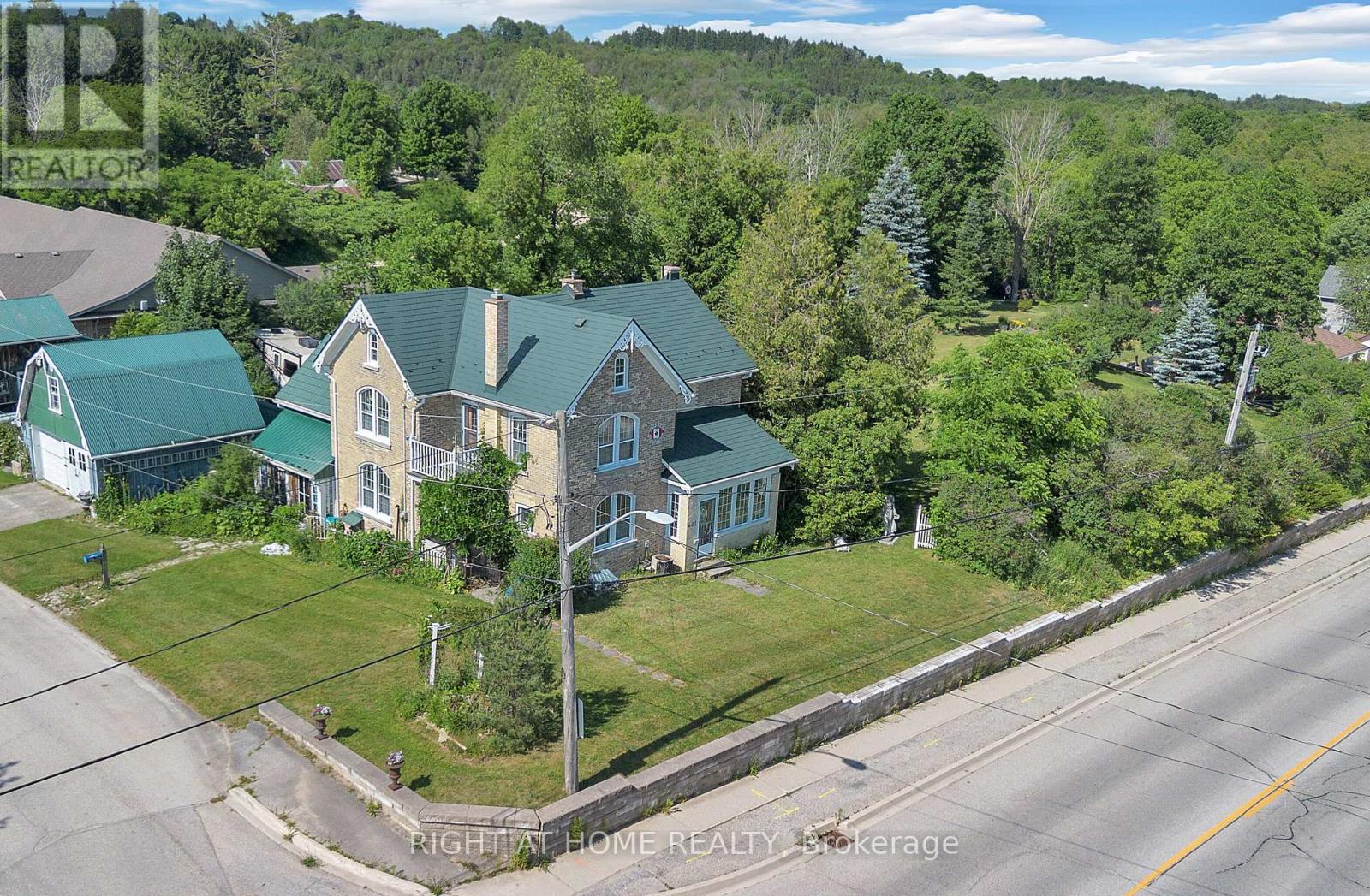 402 Lampton Street E, West Grey, Ontario  N0G 1R0 - Photo 39 - X13166452