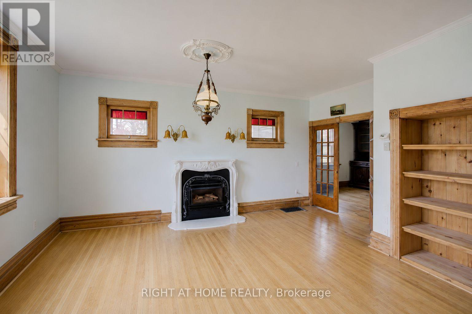 402 Lampton Street E, West Grey, Ontario  N0G 1R0 - Photo 4 - X13166452