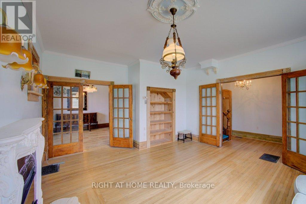 402 Lampton Street E, West Grey, Ontario  N0G 1R0 - Photo 6 - X13166452