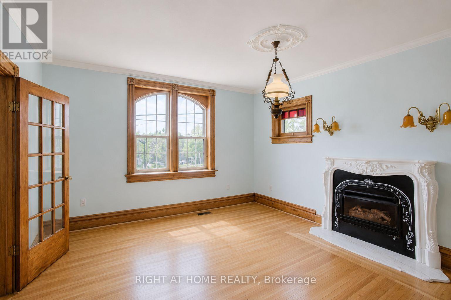 402 Lampton Street E, West Grey, Ontario  N0G 1R0 - Photo 8 - X13166452