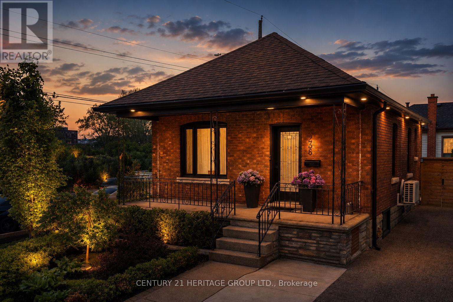 236 MACAULAY STREET E, Hamilton, Ontario