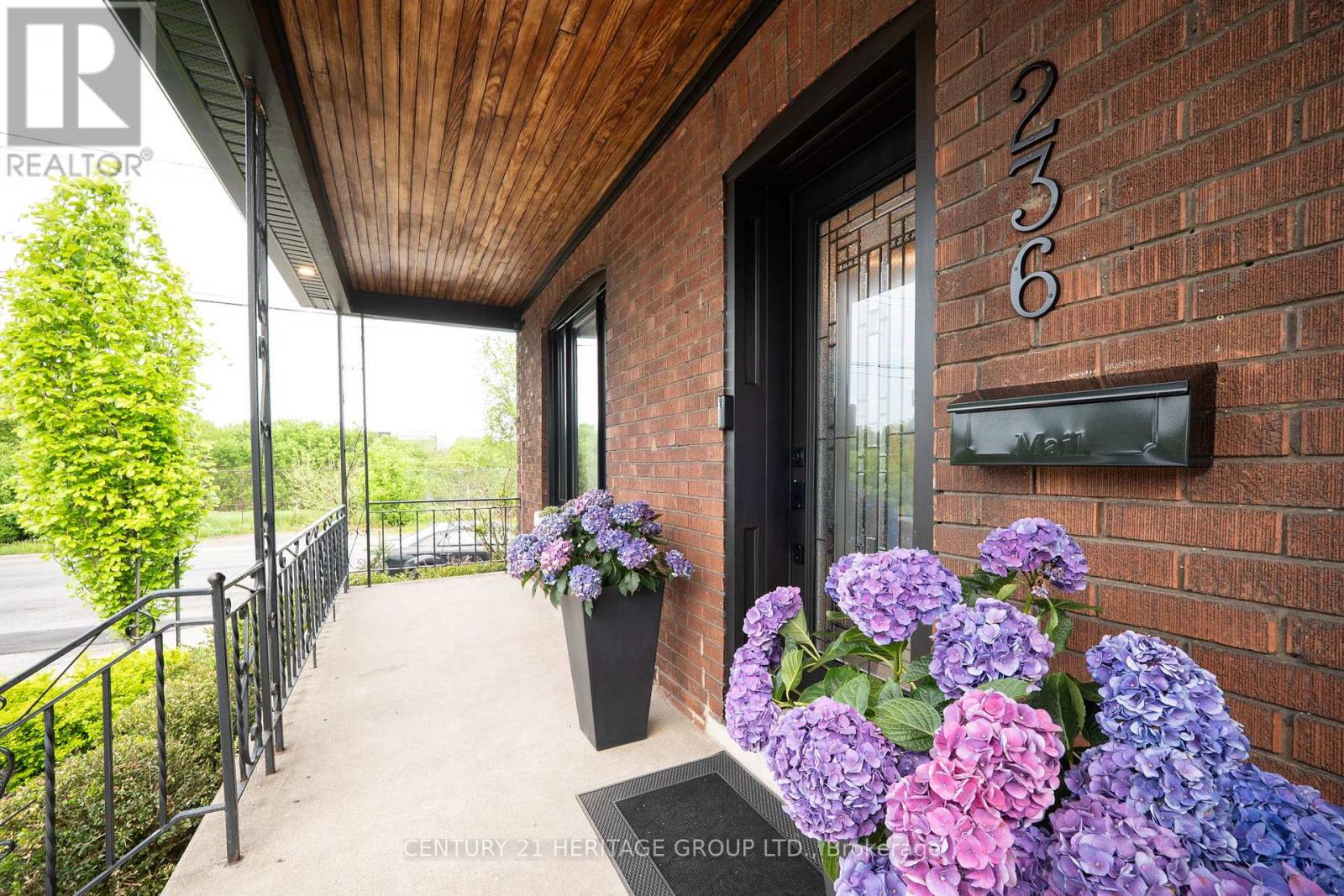 236 Macaulay Street E, Hamilton, Ontario  L8L 3X8 - Photo 2 - X13166462