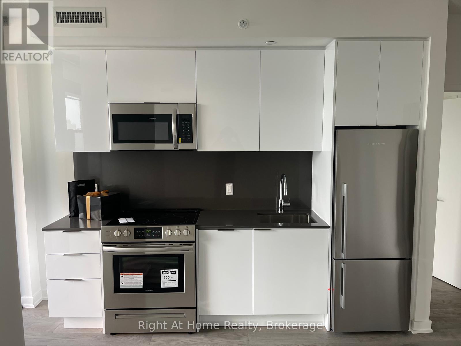 6 - 2606 25 RICHMOND STREET E, Toronto, Ontario