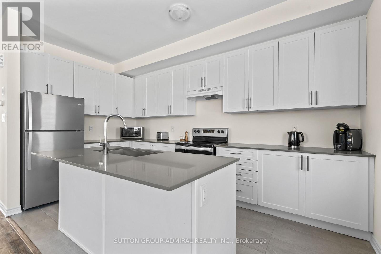 83 Shelburne Avenue, Wasaga Beach, Ontario  L9Z 0L2 - Photo 15 - S12986156