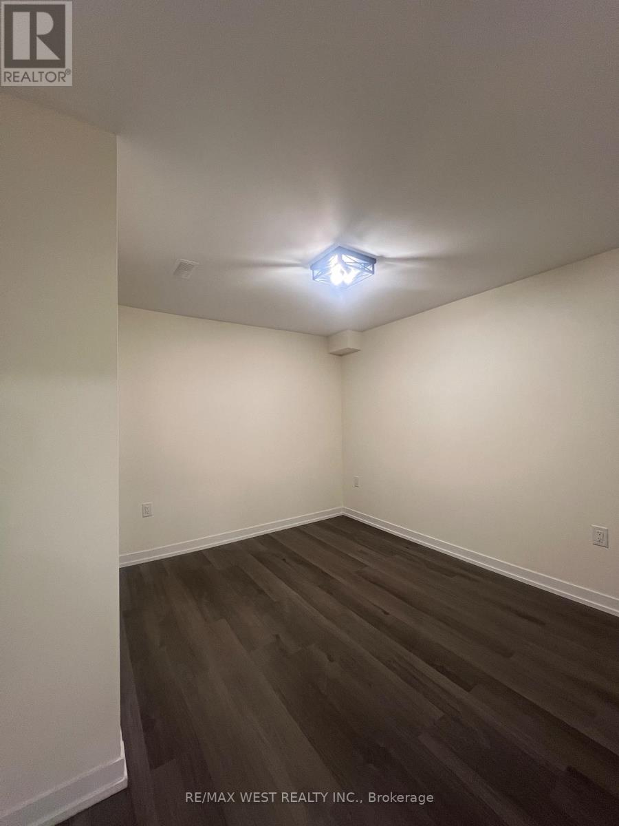 4 Lafleur Court, Brampton, Ontario  L6Y 3L8 - Photo 11 - W13144964