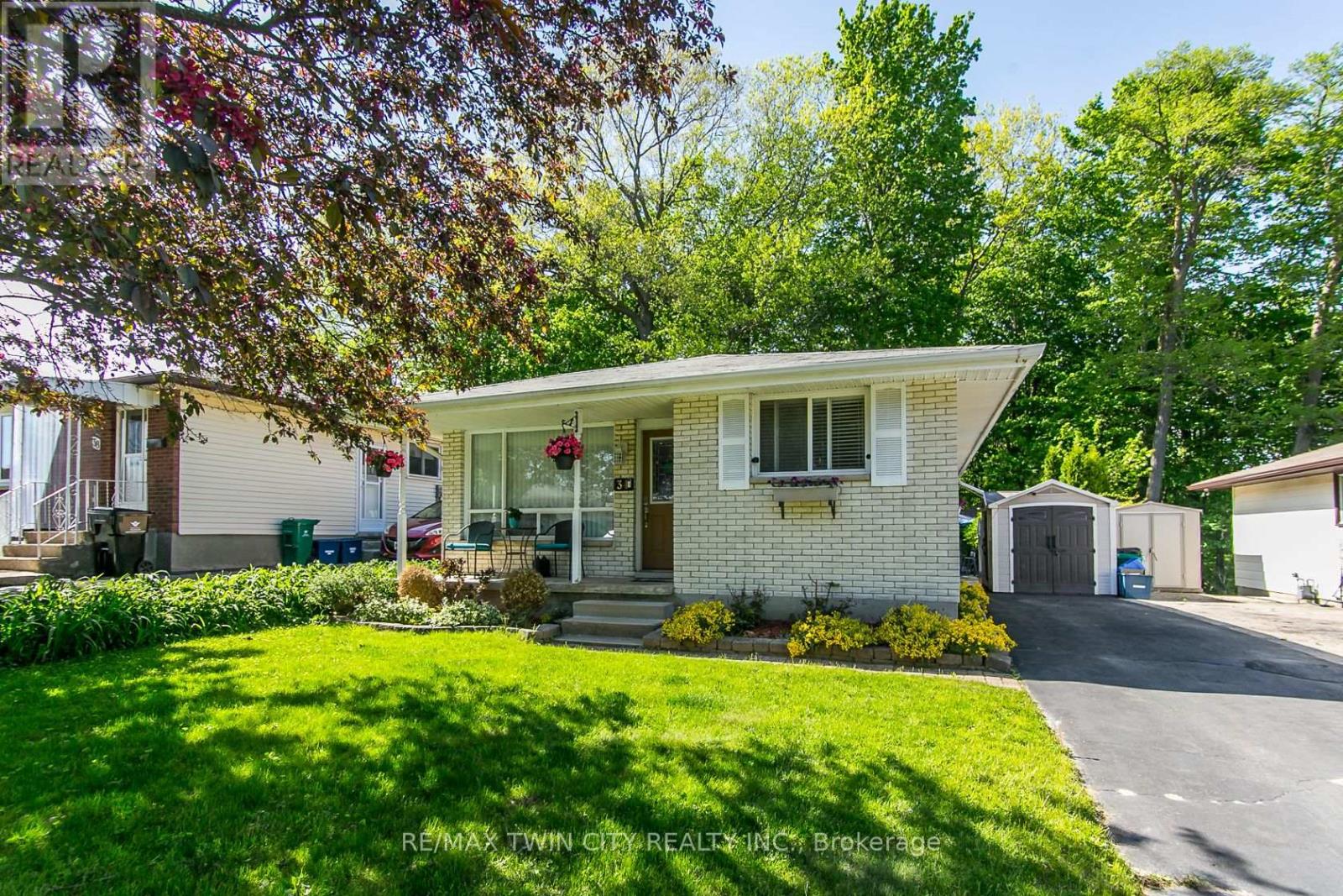 34 Blackhorne Crescent, Kitchener, Ontario  N2E 1T1 - Photo 3 - X13077310