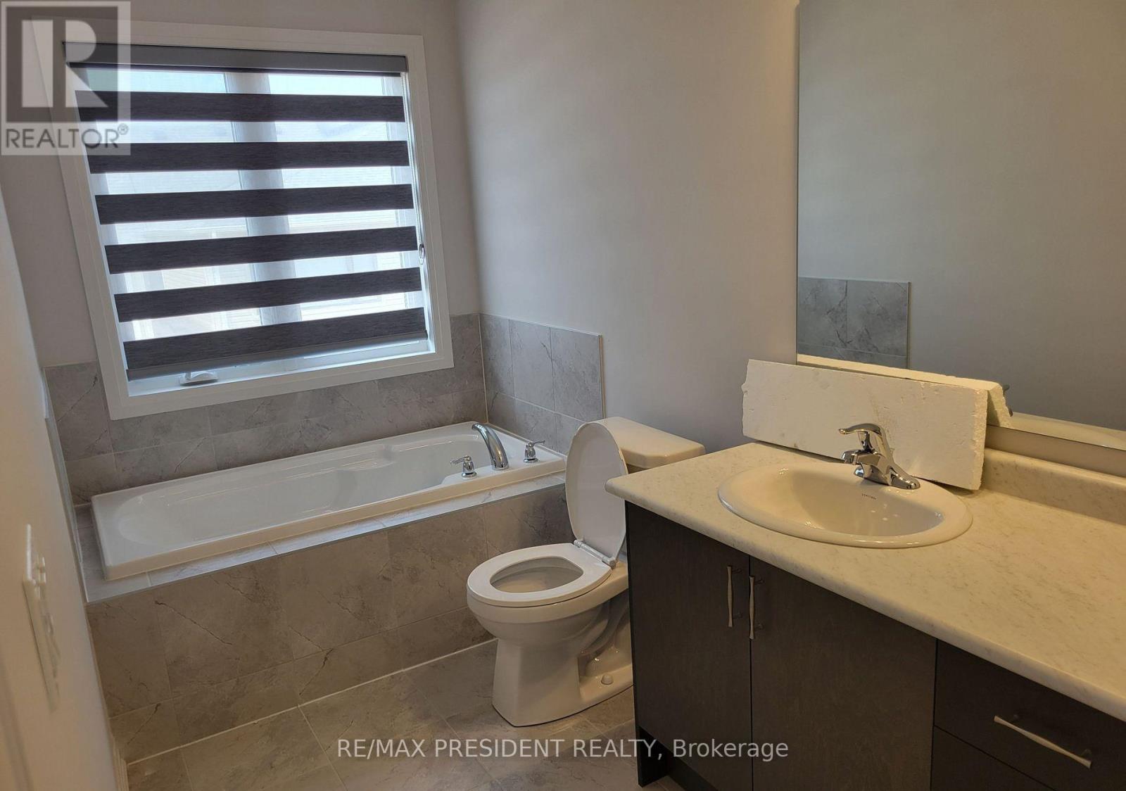 42 Robert Wyllie Street, North Dumfries, Ontario  N0B 1E0 - Photo 12 - X13148894