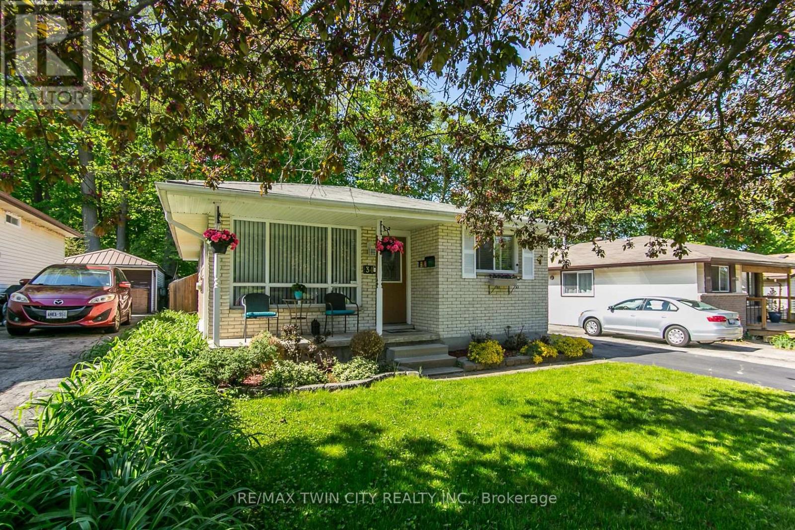 34 Blackhorne Crescent, Kitchener, Ontario  N2E 1T1 - Photo 4 - X13077310