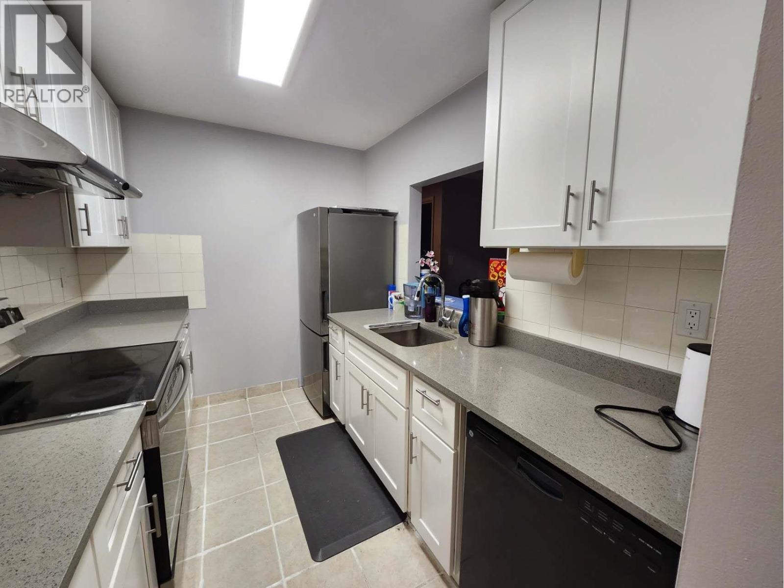 1050 Howie Avenue, Coquitlam, British Columbia  V3J 1T6 - Photo 2 - R3127187