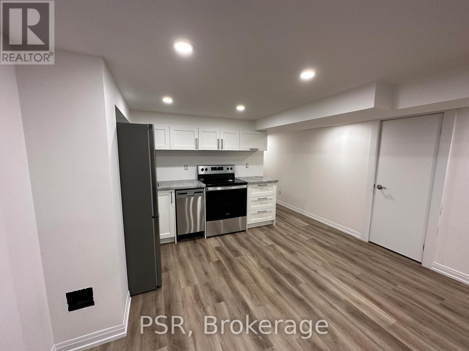 Lower - 25 Coulson Avenue, Toronto, Ontario  M4V 1Y3 - Photo 8 - C13166512