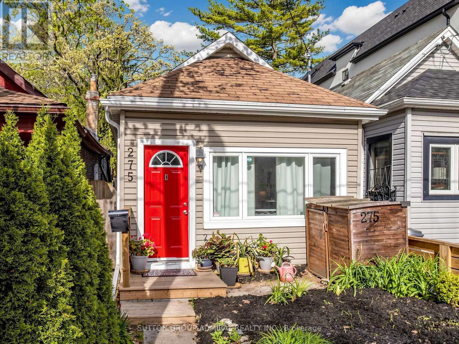 <div class="slider-price">$699,888</div><p>275 Victoria Park Avenue, Toronto, Ontario</p>