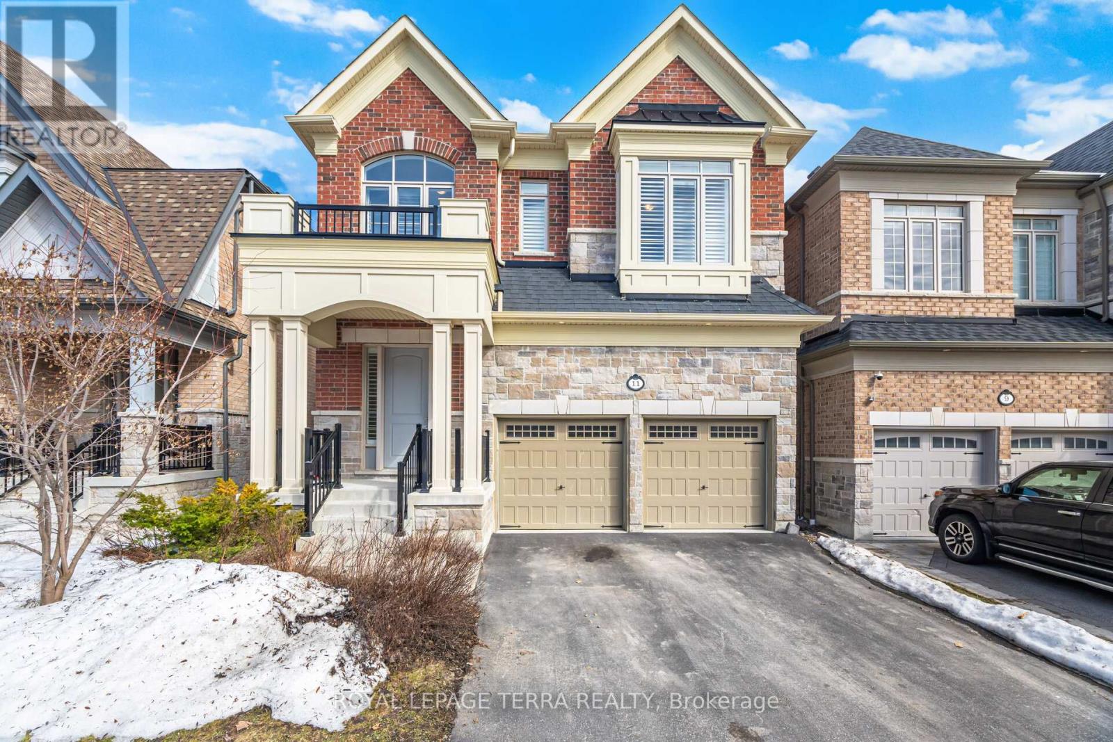 11 LOCKTON STREET, Whitby, Ontario