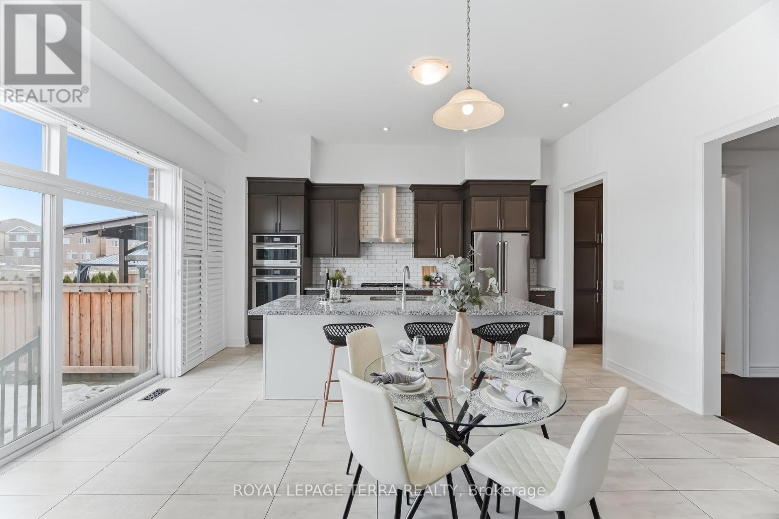 11 Lockton Street, Whitby, Ontario  L1P 0E1 - Photo 12 - E13166532