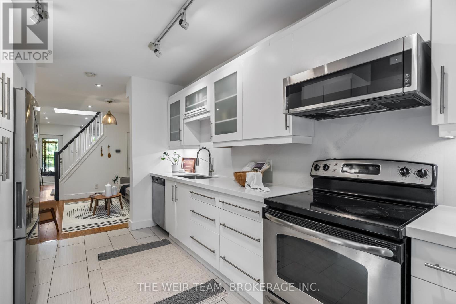 612 Woodbine Avenue, Toronto, Ontario  M4E 2J1 - Photo 9 - E13158998