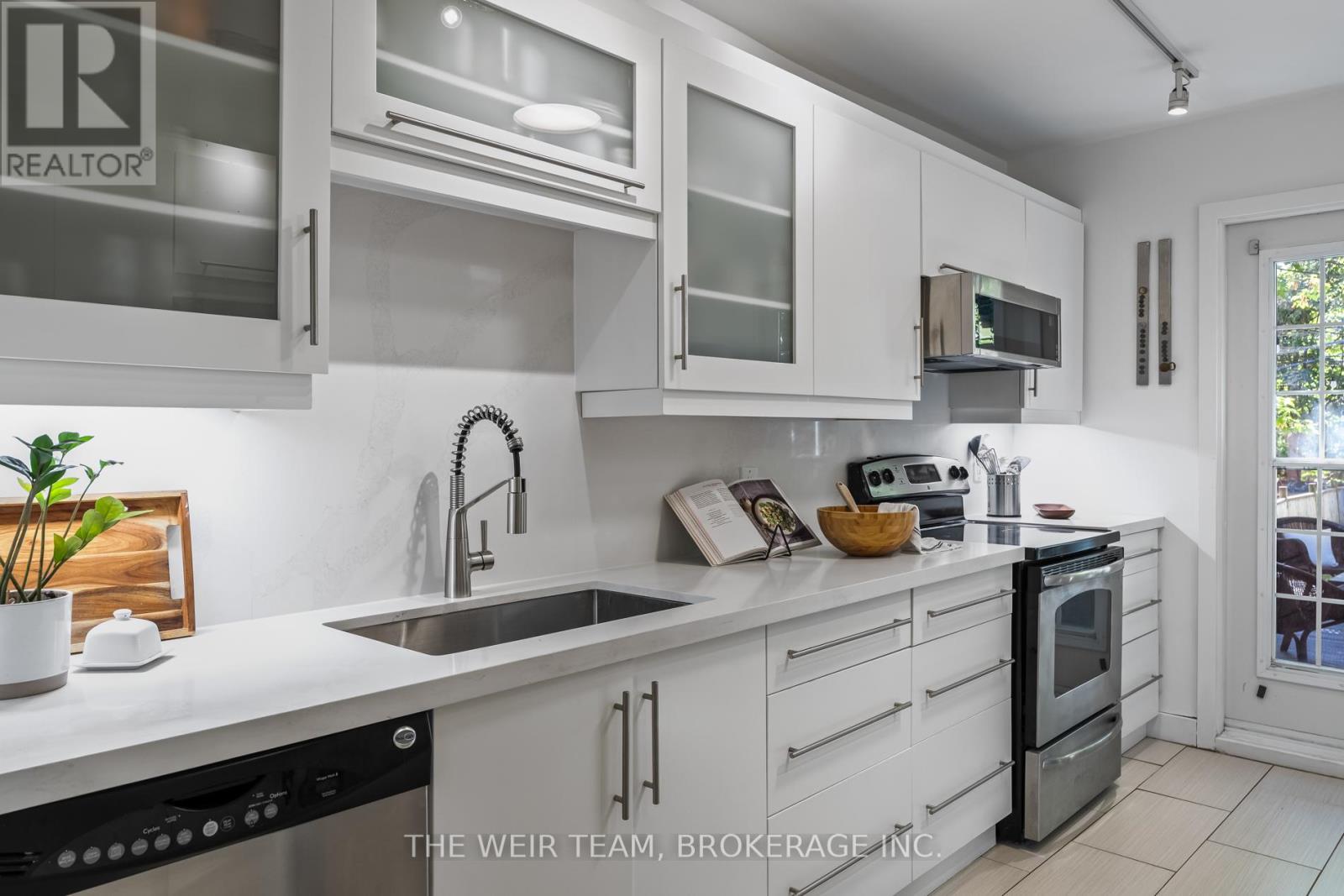 612 Woodbine Avenue, Toronto, Ontario  M4E 2J1 - Photo 8 - E13158998