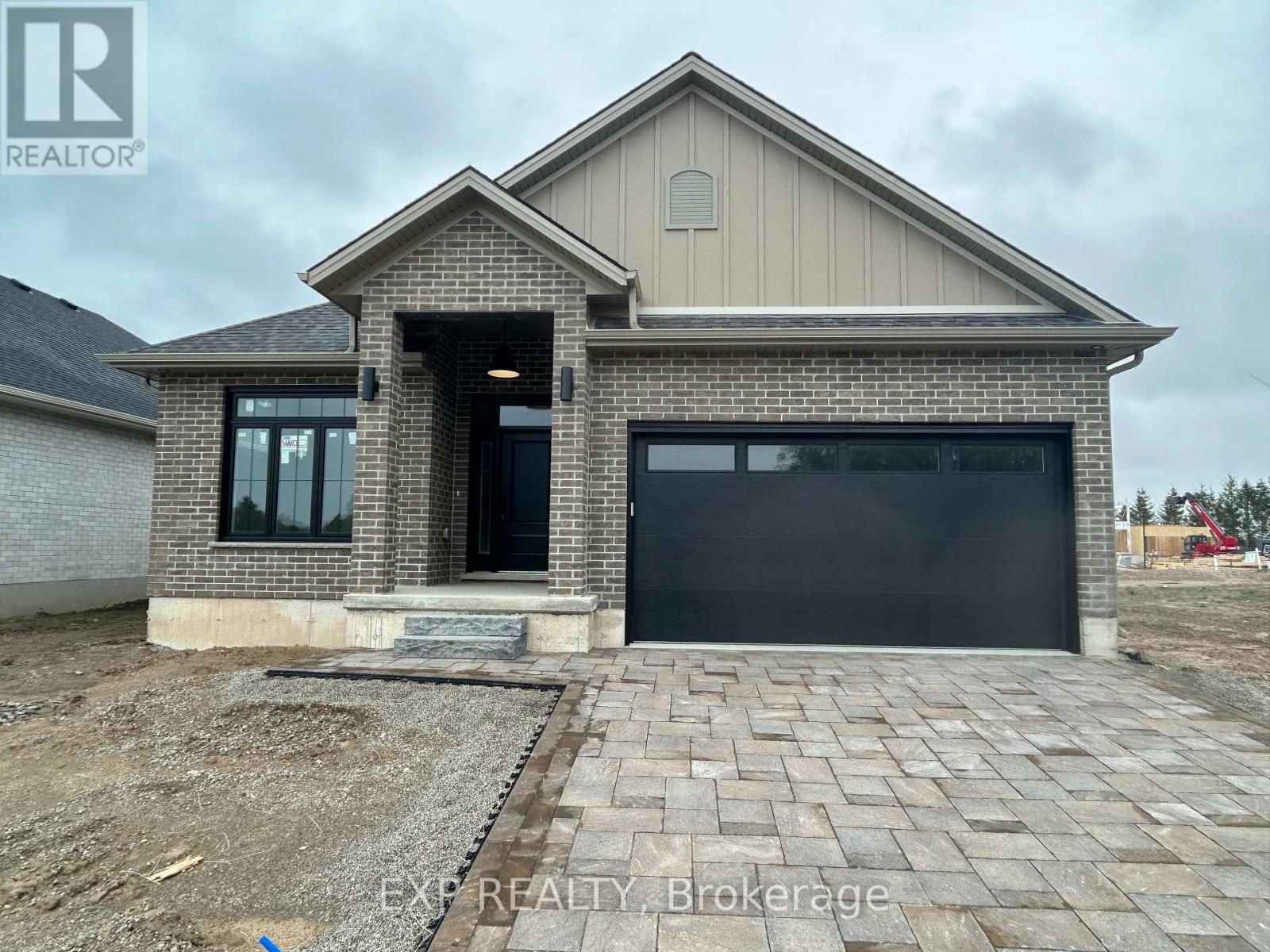 4 SULLIVAN STREET, South Huron, Ontario