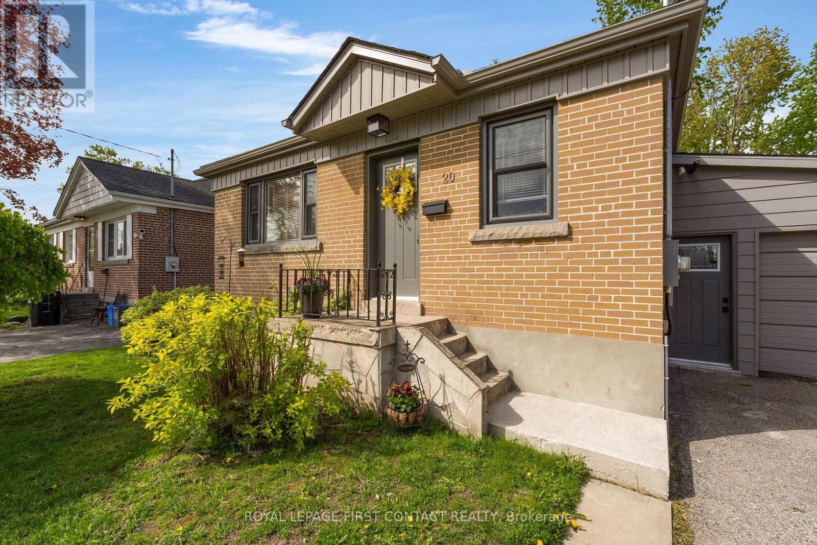 20 Newton Street, Barrie, Ontario  L4M 3N3 - Photo 3 - S13166524